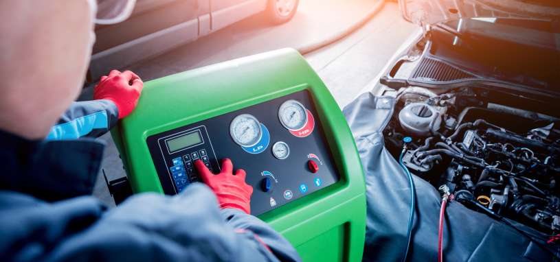 Servicing car air conditioner